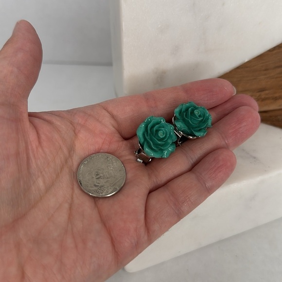 Vintage Dark Teal Resin Acrylic Carved Rose Clip Earrings lot E35 - Picture 5 of 5